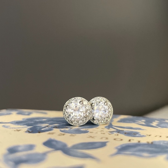 😍 Beautiful classy brilliant round crystal earrings - Picture 2 of 9